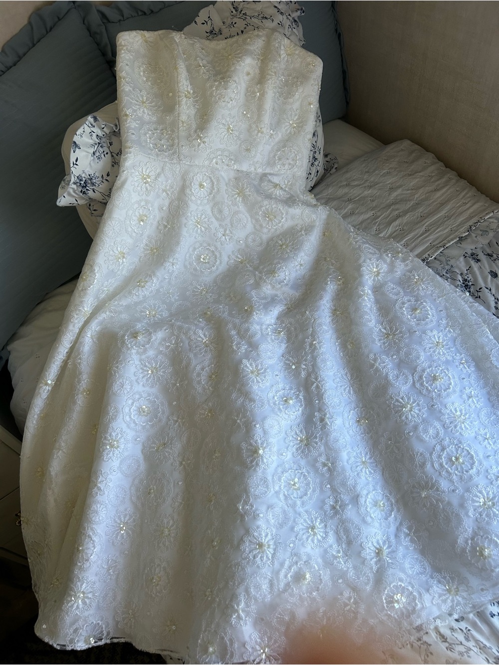 Spring White Beaded Lace Strapless wedding dress